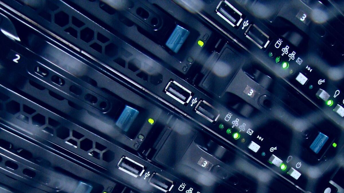 Internetserver mit Anschlüssen